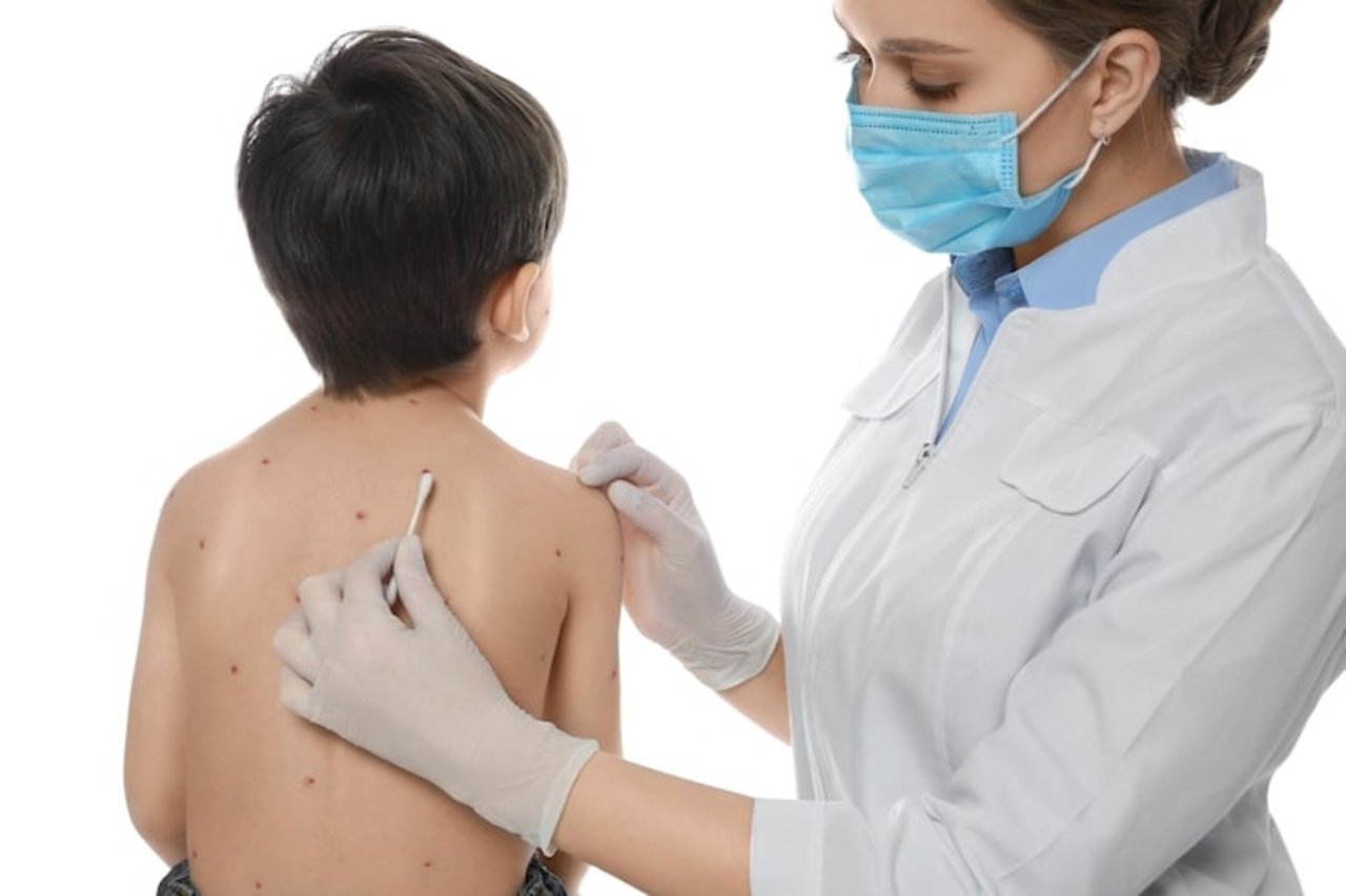 doctor-applying